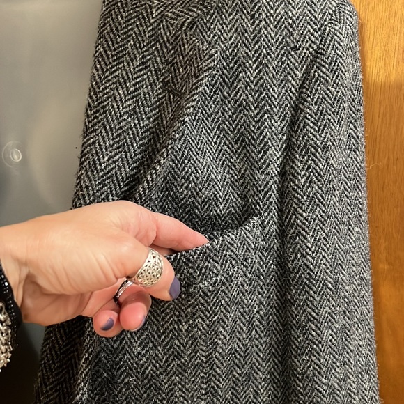 Beautiful Grey Tweed Overcoat Scottish Wool Fully Lined Longer Length L - Picture 4 of 11